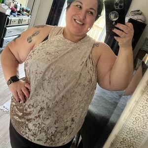 SPRING SALE!! NEW LOW PRICE!! NWT Anthropologie Crushed Velvet Top 😍✨